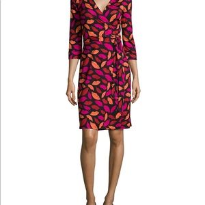 DVF Julian Lipstick-print wrap dress. EUC. Size 8.